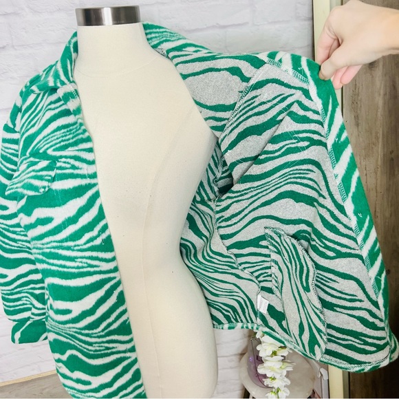 White & Green Zebra Shacket - Picture 8 of 14
